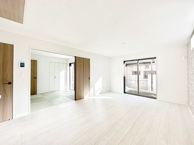 家族の笑顔が自然と生まれてくる、そんな雰囲気のダイニングに仕上がっています。