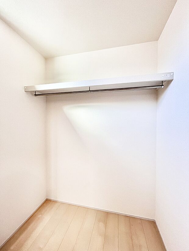 白を基調とした清潔感のあるランドリースペース！