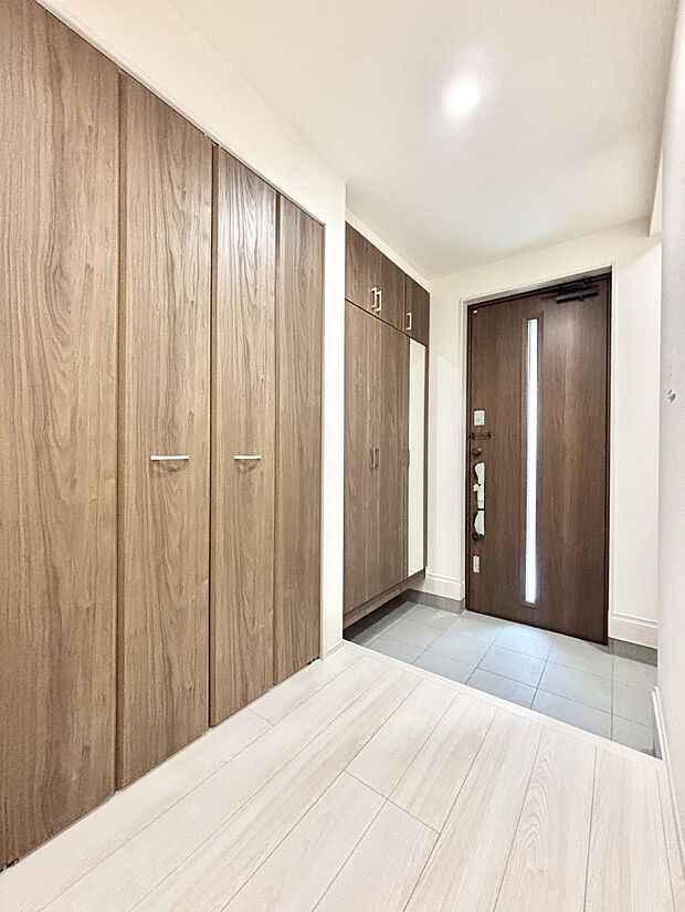 明るい玄関はお客様をお出迎えするのにぴったりです!