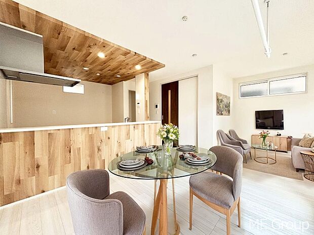 日当たりのいいリビングでゆったりとしたティータイムを!※家具はCGです