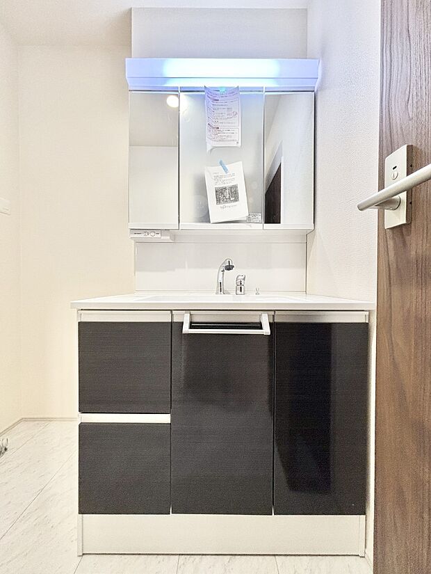 収納力と機能性に優れた洗面化粧台