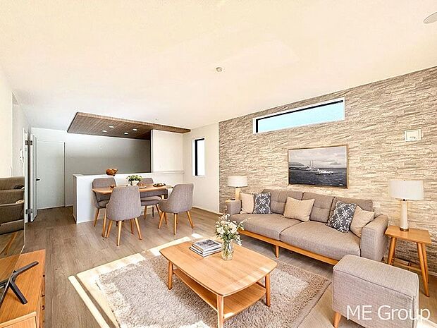 ご家族の賑やかな話し声で包まれる明るいリビング  ※家具はCGです