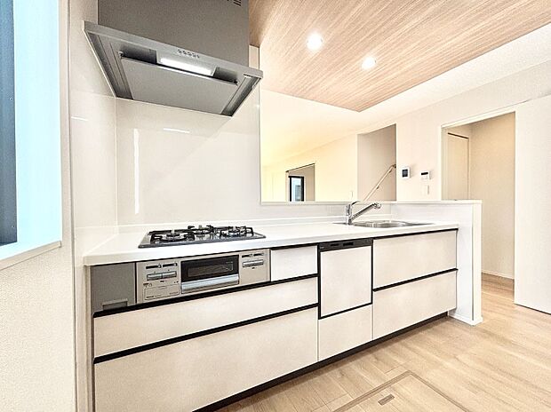 料理をしながらでもご家族との会話を楽しめる対面キッチン