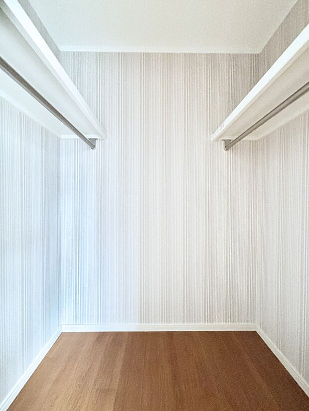 ウォークインクローゼット付きで生活空間を広く利用できます。