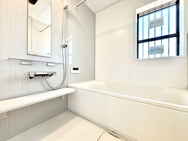 落ち着いた雰囲気でゆっくりお寛ぎいただけるバスルーム