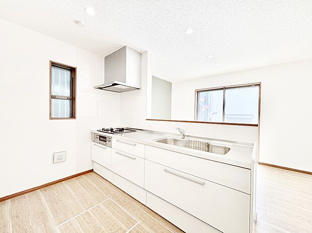 ゆとりあるキッチンスペースでお料理や食後の後片付けもスムーズに！