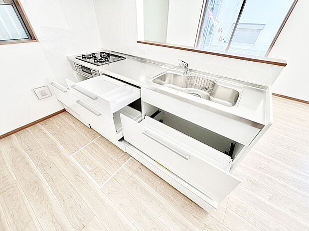 使いやすさを優先したスライド式収納タイプ！