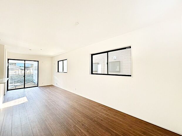 家族団らんの時間も増えそうなくつろぎのリビングダイニング。