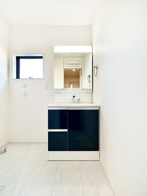 収納力と機能性に優れた洗面化粧台