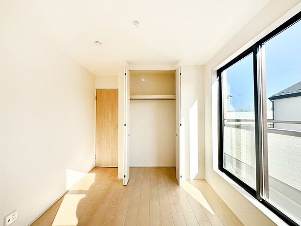 使いやすい形でベットや家具の置き方にも困ることもありません。   