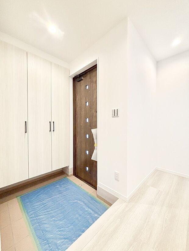 家族の帰宅やお客様をあたたかく迎える玄関