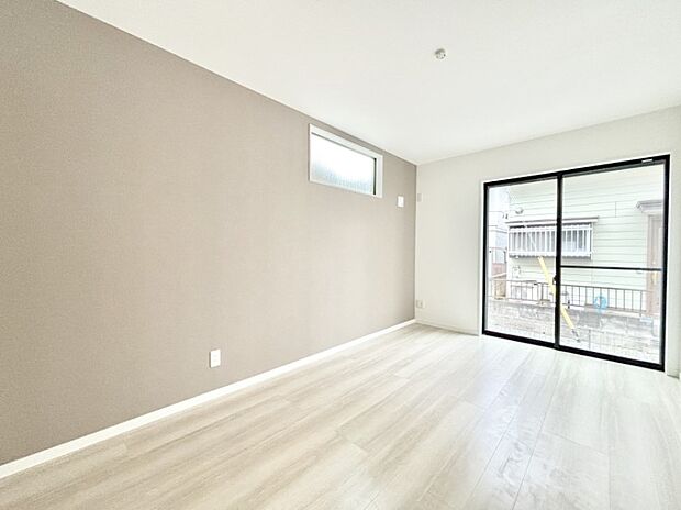 アクセントクロスがお洒落な洋室。