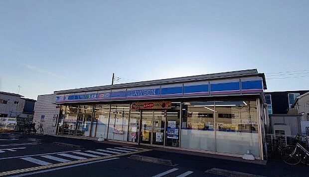 コンビニ 600m ローソン 草加稲荷一丁目店