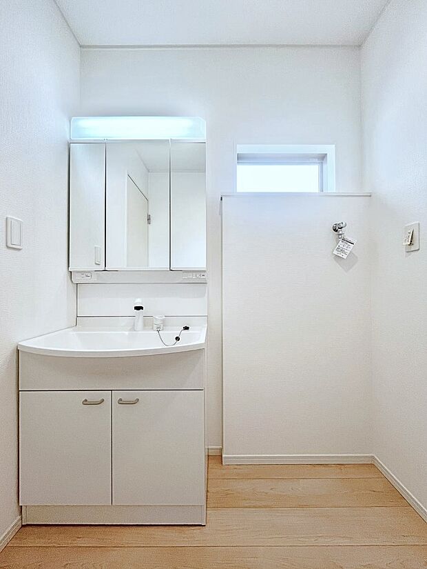 清潔感のある快適空間です。毎日の身支度も気持ち良くお使い頂けます。 