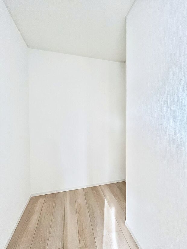 ウォークインクローゼットの活用で生活空間スッキリ