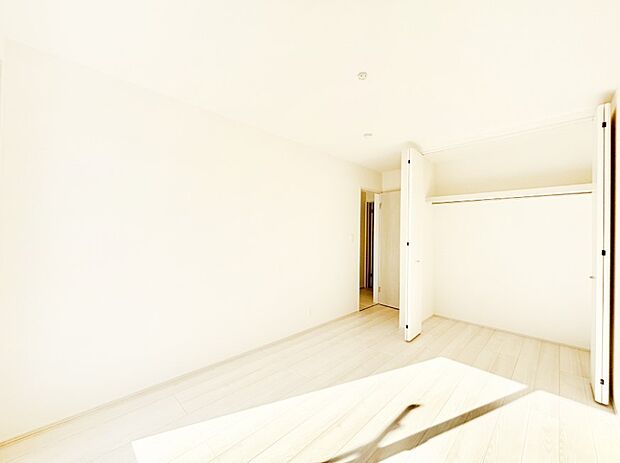 クローゼット付きのお部屋でスッキリとした空間でゆったり寛げます!