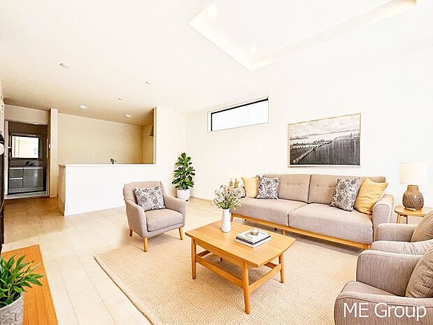 落ち着いた雰囲気のLDKは家族みんなの快適空間※家具はCGです