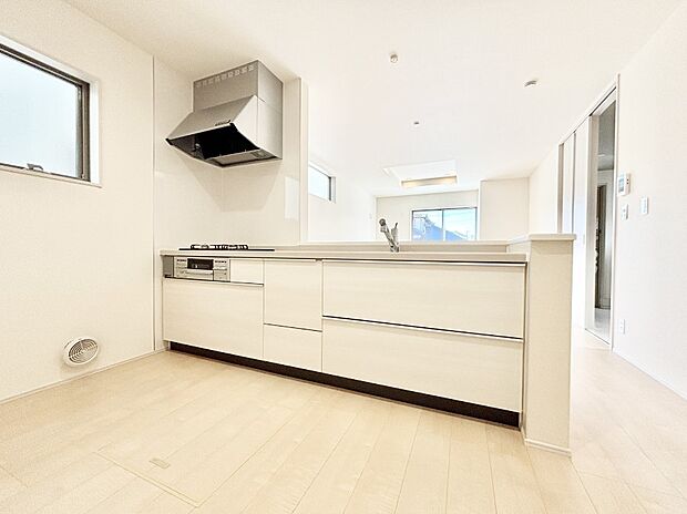 広々とした使い勝手の良いキッチンで日々のお料理も楽しくなりそう