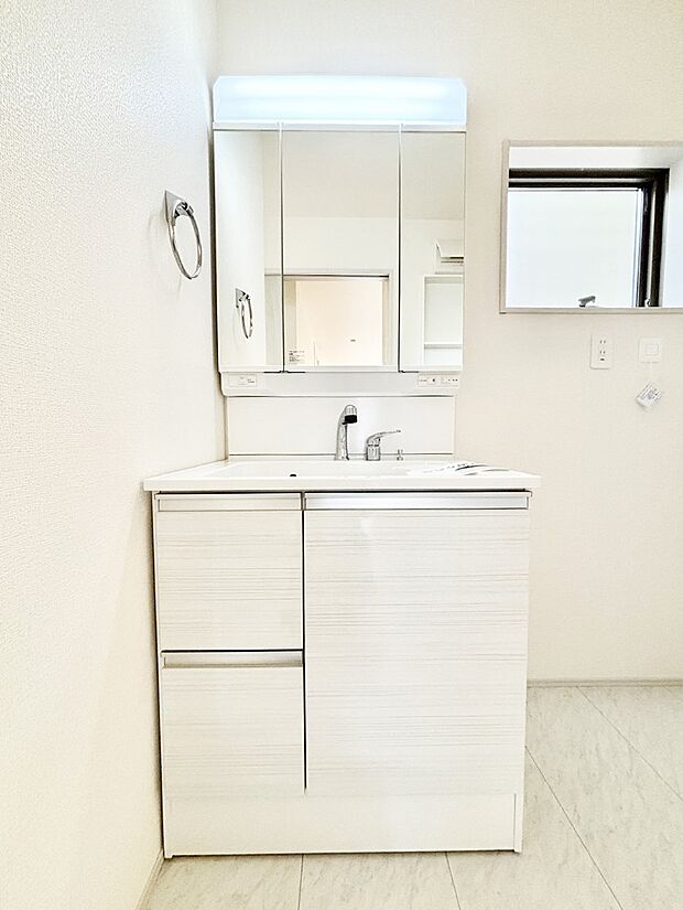 収納力と機能性に優れた洗面化粧台