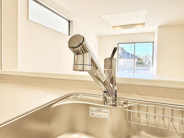 いつでも清潔なおいしいお水を。一つの水栓で水道水と浄水を使い分け。