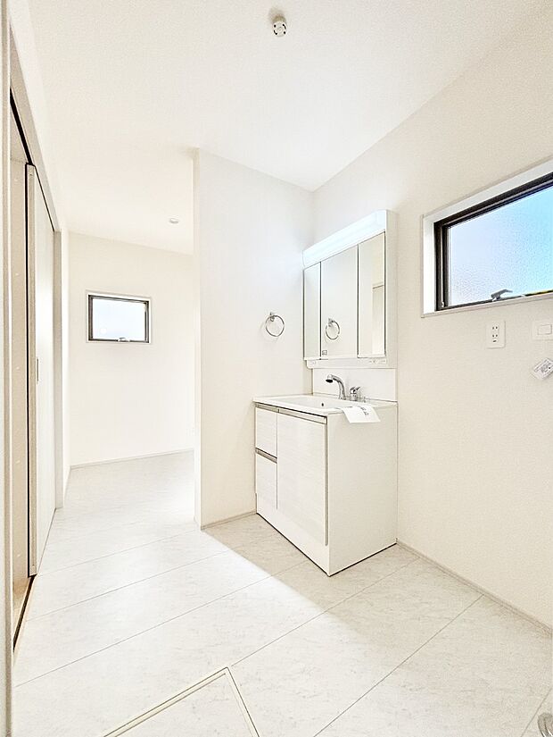 キッチンとの動線を考慮した水廻り集中設計で忙しい時間の家事もラクラク