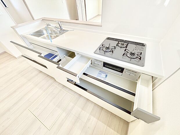 使いやすさを優先したスライド式収納タイプ！