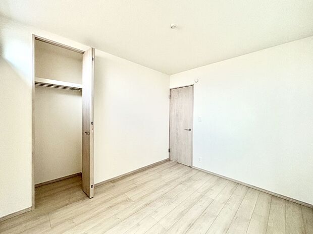 子供部屋にもおすすめな収納スペースたっぷりの居室