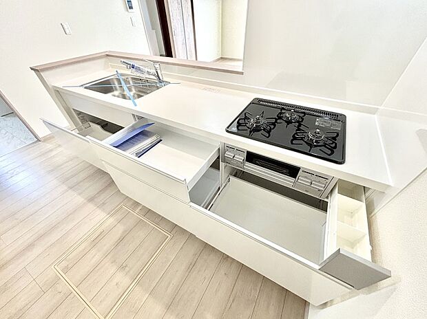 使いやすさを優先したスライド式収納タイプ！