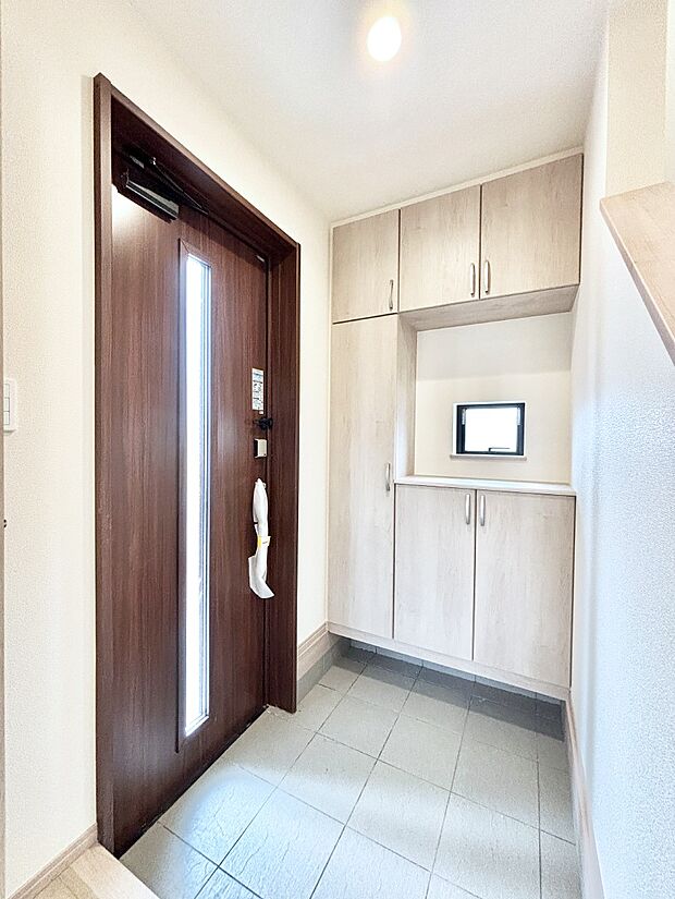 飾り棚を利用して、お越しいただくお客様をおもてなしできます。