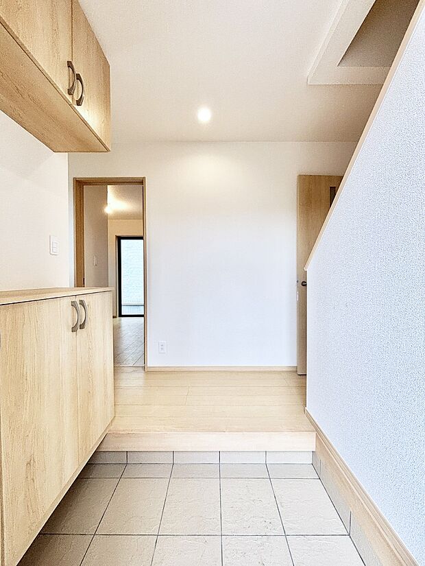 明るい玄関はお客様をお出迎えするのにぴったりです!