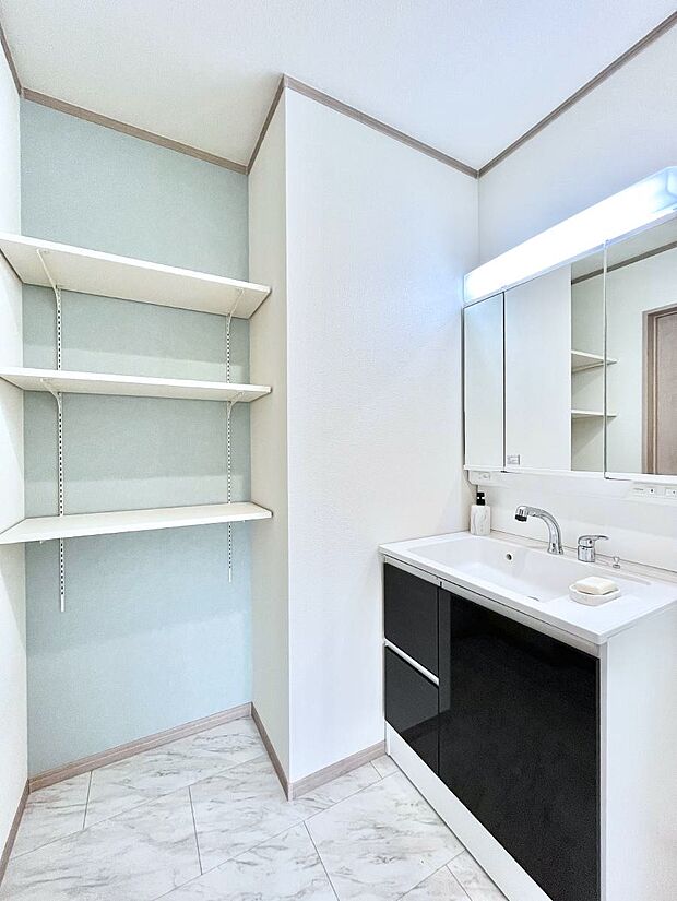 清潔感のある快適空間です。毎日の身支度も気持ち良くお使い頂けます。 