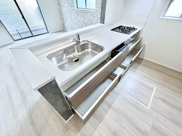 使いやすさを優先したスライド式収納タイプ！