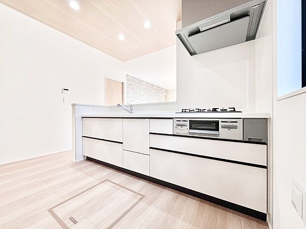 広々とした使い勝手の良いキッチンで日々のお料理も楽しくなりそう