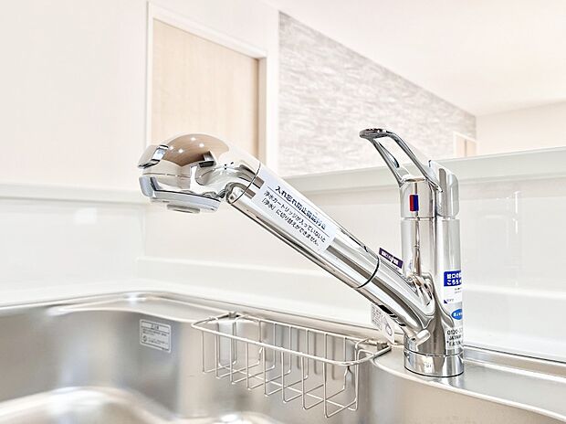 いつでも清潔なおいしいお水を。一つの水栓で水道水と浄水を使い分け。