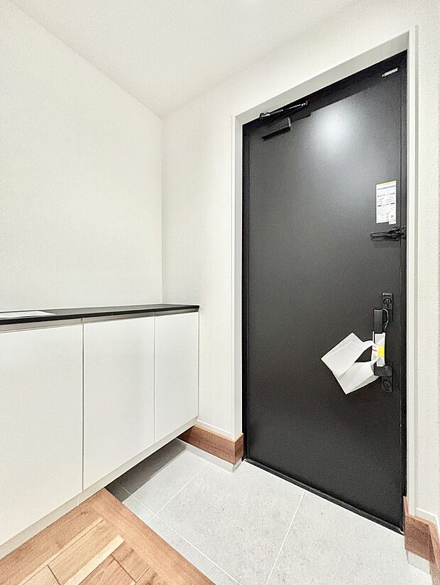 家族の帰宅やお客様をあたたかく迎える玄関    