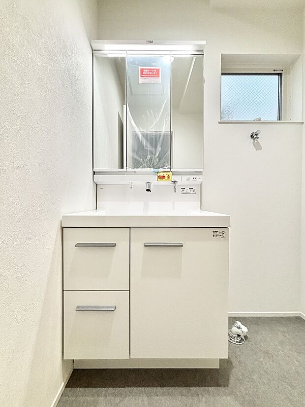 収納力と機能性に優れた洗面化粧台    