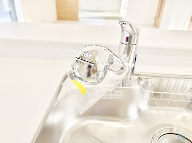 いつでも清潔なおいしいお水を。一つの水栓で水道水と浄水を使い分け。