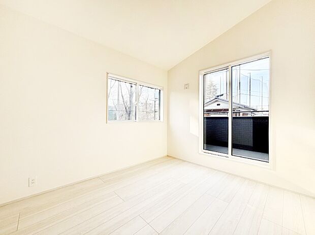 明るいバルコニーサイドに洋室を設置。目覚めの良い寝室に!