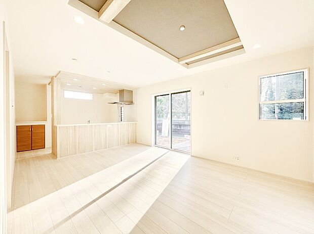 家族の笑顔が自然と生まれてくる、そんな雰囲気のダイニングに仕上がっています。