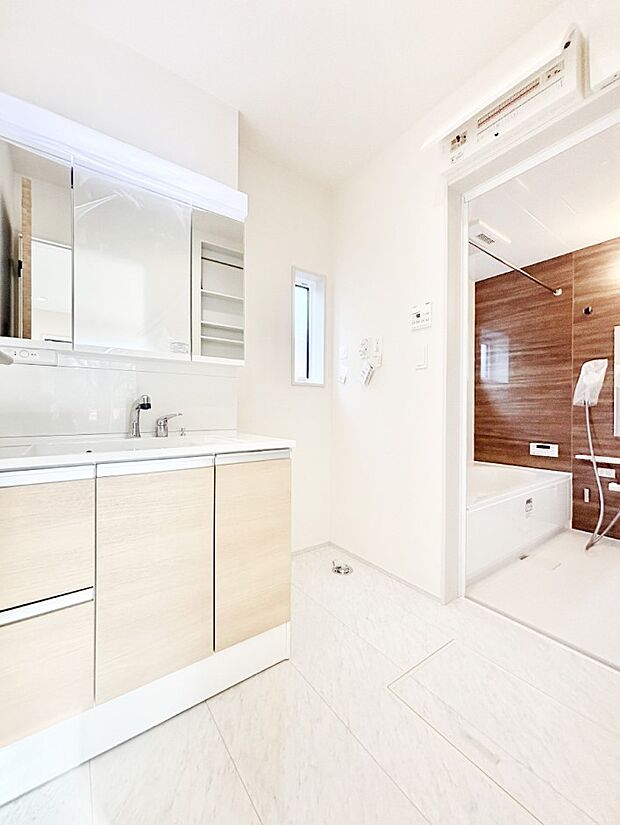 清潔感のある快適空間です。毎日の身支度も気持ち良くお使い頂けます!