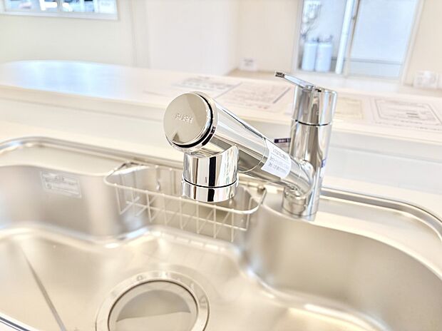 いつでも清潔なおいしいお水を。一つの水栓で水道水と浄水を使い分け。