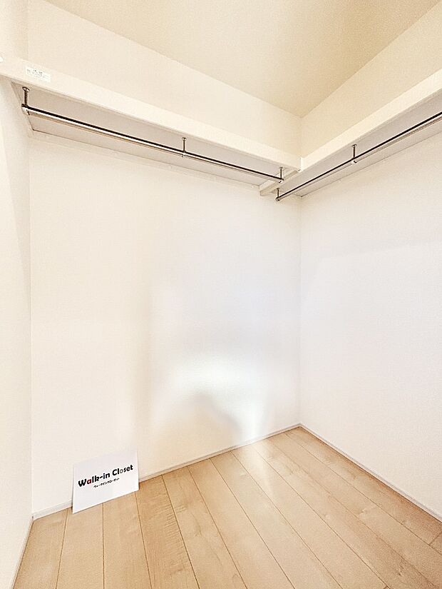 ウォークインクローゼット付きで生活空間を広く利用できます。