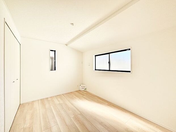 使いやすい形でベットや家具の置き方にも困ることもありません。   