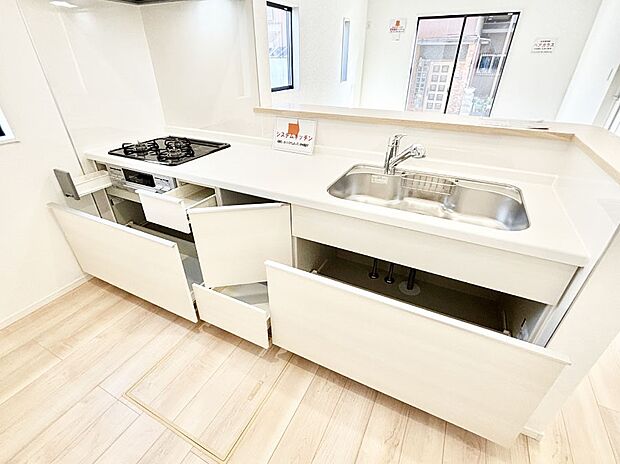 使いやすさを優先したスライド式収納タイプ！