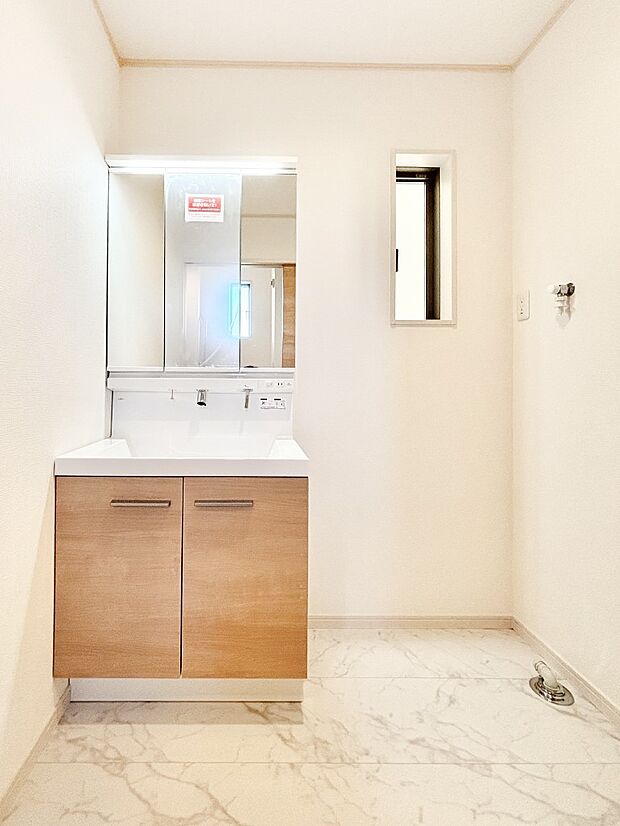 収納力と機能性に優れた洗面化粧台