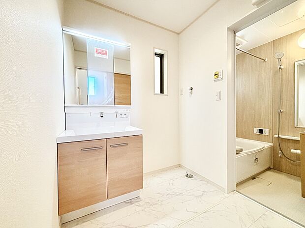 身支度もスムーズにおこなえる脱衣場。