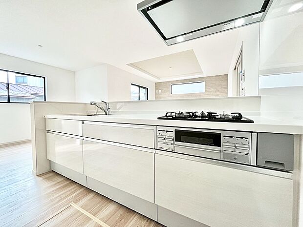 広々とした使い勝手の良いキッチンで日々のお料理も楽しくなりそう