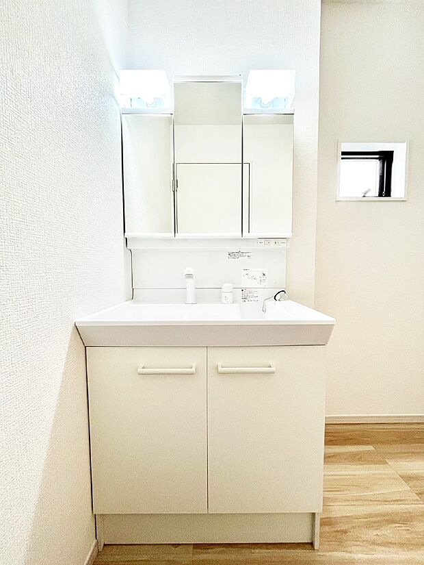 収納力と機能性に優れた洗面化粧台