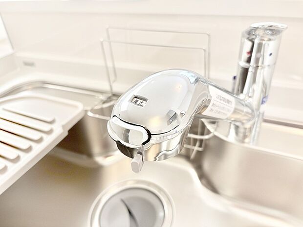 いつでも清潔なおいしいお水を。一つの水栓で水道水と浄水を使い分け。