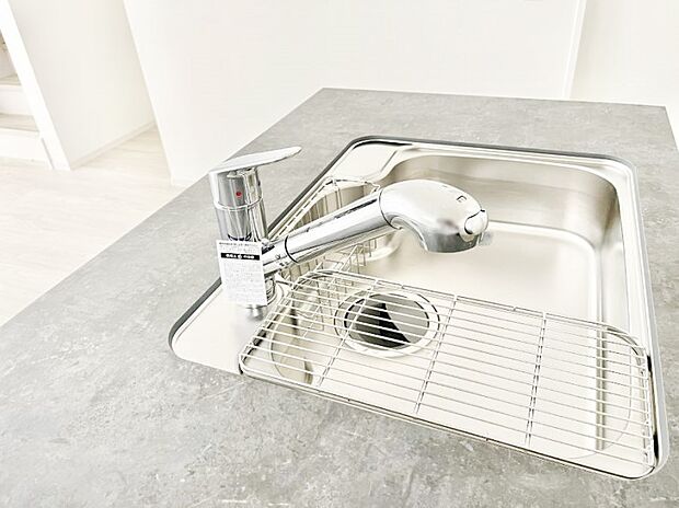 いつでも清潔なおいしいお水を。一つの水栓で水道水と浄水を使い分け。